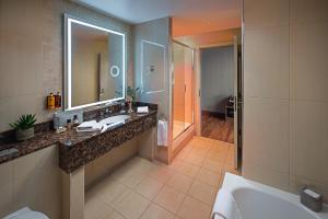 Um banheiro em Carlton Hotel Dublin Airport