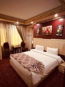 Postel nebo postele na pokoji v ubytování Omar Elkhaiam Hotel