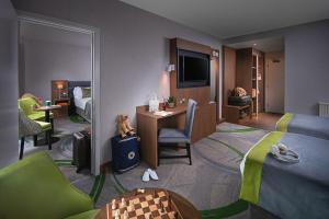 Uma TV ou centro de entretenimento em Carlton Hotel Dublin Airport