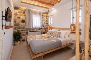 Katil atau katil-katil dalam bilik di Boriadon Rustic Countryside Homes