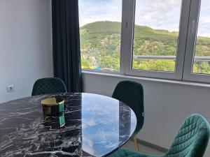 Nespecifikovaný výhled na hory nebo výhled na hory při pohledu z apartmánu