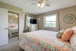 Легло или легла в стая в Rutledge Hilltop Home on Cherokee Lake with Decks!