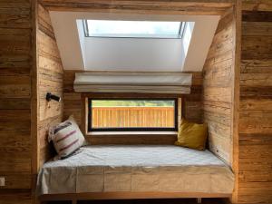 Postel nebo postele na pokoji v ubytování Kaliba Cabins