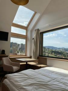 Postel nebo postele na pokoji v ubytování Kaliba Cabins