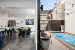 a kitchen and dining room with a swimming pool in a house at Zion Haus in Hurricane