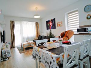 a kitchen and living room with a table and chairs at Relaxing Coresi Studio in Braşov