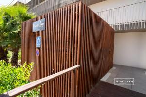 Zdjęcie z galerii obiektu T2 climatisé avec WIFI et piscine w mieście Vias