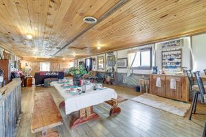Gallery image of Pet-Friendly Purdy Home with Horse Stables and Trails! in Purdy