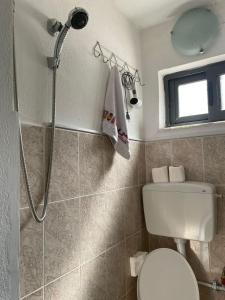 Bilik mandi di Hillside Haven