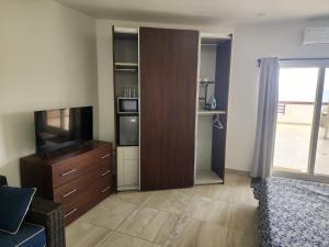 TV a/nebo společenská místnost v ubytování OCEAN FRONT, Las Palmas, Villa 1320