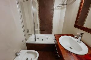 Ένα μπάνιο στο Viejo Lobo - Aunaisin apartamento sobre calle principal +205 φωτογραφίες