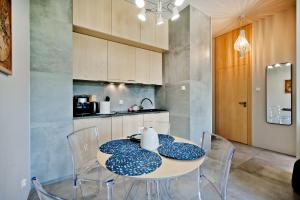 Kuchnia lub aneks kuchenny w obiekcie Wygodny apartament w Pucku