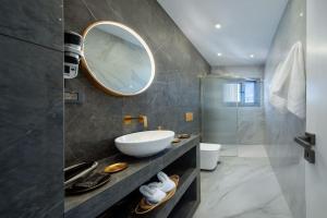 Ένα μπάνιο στο Rhodes Center Luxury Suite