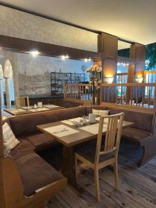 a restaurant with a table and chairs and a couch at Dillinger Hof in Dillingen an der Donau