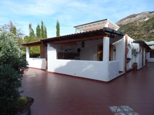 a white house with a tiled patio at Casa Arcada in Vulcano