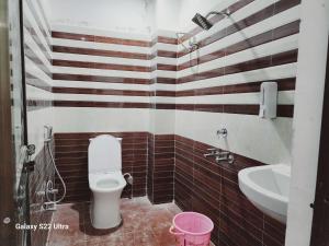 Vannituba majutusasutuses Raghubir Nikunj Homestay