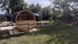 Zahrada ubytování Domaine de Cozance chambres d'hôtes et gîte - piscine mini-ferme