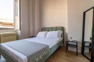 Postel nebo postele na pokoji v ubytování Joe Litty Rooms