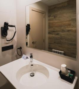 A bathroom at Hotel Jardí Apartaments