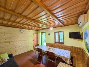 TV a/nebo společenská místnost v ubytování Apartma Maln