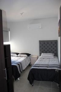 Postel nebo postele na pokoji v ubytování Departamento en zona diamante Acapulco + 6 fotografií