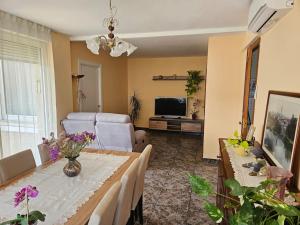 TV a/nebo společenská místnost v ubytování casa en Alforja