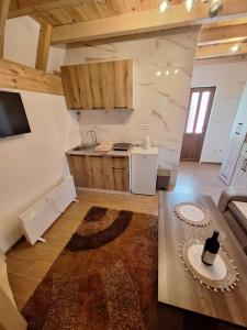 O bucătărie sau chicinetă la Bungalow Kalina