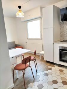 Η κουζίνα ή μικρή κουζίνα στο Apartment T4 Nantes Erdre