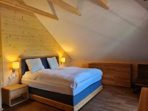 Ένα ή περισσότερα κρεβάτια σε δωμάτιο στο Blockhaus an der Dahme , Ferienhaus
