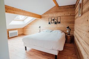 Säng eller sängar i ett rum på La maison du Xetté