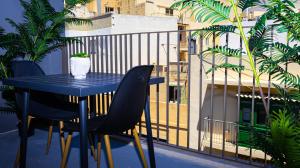 Μπαλκόνι ή βεράντα στο Chic Apartment with balcony & Side Sea Views- Apt 3