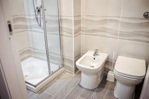 Koupelna v ubytování Rome Essence Apartament + 10 fotografií