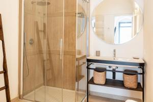 A bathroom at PrivateTerrace, 5min Center, 2Kitchens ,MiCasa Még 21 kép