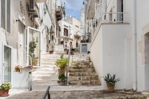 The surrounding neighborhood or a neighborhood close to the holiday home