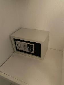 a microwave in the corner of a room at Porta Blu Apulia in Martina Franca
