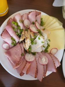 Makanan di atau berdekatan hotel