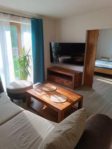 TV/trung tâm giải trí tại Happy House