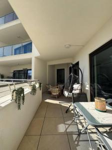 Svalir eða verönd á Luxury 1 bed with Pool and Sea Views