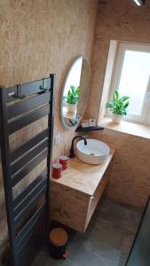 Postel nebo postele na pokoji v ubytování Le Physalis gîte tout confort
