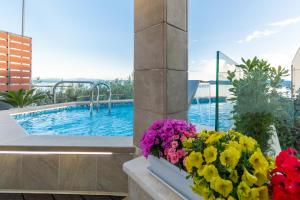 Bazén v ubytovaní Apartments Villa Tomaš alebo v jeho blízkosti
