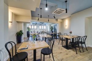 Reštaurácia alebo iné gastronomické zariadenie v ubytovaní Hotel Halo Toruń