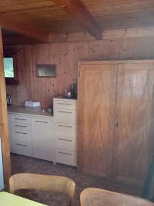 Kuchyň nebo kuchyňský kout v ubytování Chalet im grünen