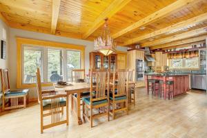 Φωτογραφία από το άλμπουμ του Secluded & Spacious Mountain Getaway σε Morrison