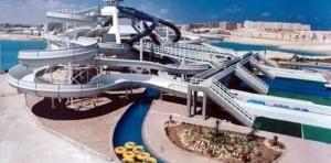 マルサ・マトルーフにあるشقه مصيفيه امام البحيرهの巡航船のウォータースライド