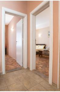 Postel nebo postele na pokoji v ubytování Perast apartman "Mika"