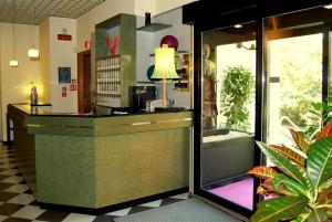 a restaurant with a reception counter and a lobby at Verdemilia Hotel in Anzola dell'Emilia