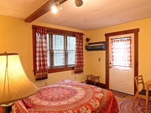 Llit o llits en una habitació de The Notch Hostel