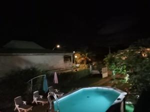 Bazén v ubytování Villa goyavier nebo v jeho okolí
