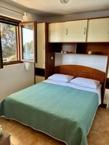Posteľ alebo postele v izbe v ubytovaní Seaside secluded apartments Cove Lucica, Hvar - 15546