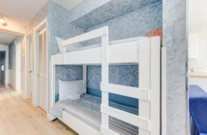 Postel nebo postele na pokoji v ubytování 0801 Seaside Sunrise by Atlantic Towers